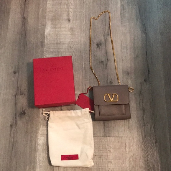 Authentic Valentino crossbody bag with chain - Picture 2 of 9